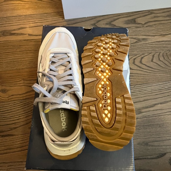 Reebok CL Legacy Taupe - Picture 2 of 3